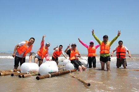 拓展培訓(xùn)項目扎筏泅渡