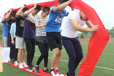 拓展訓(xùn)練項目無敵風(fēng)火輪